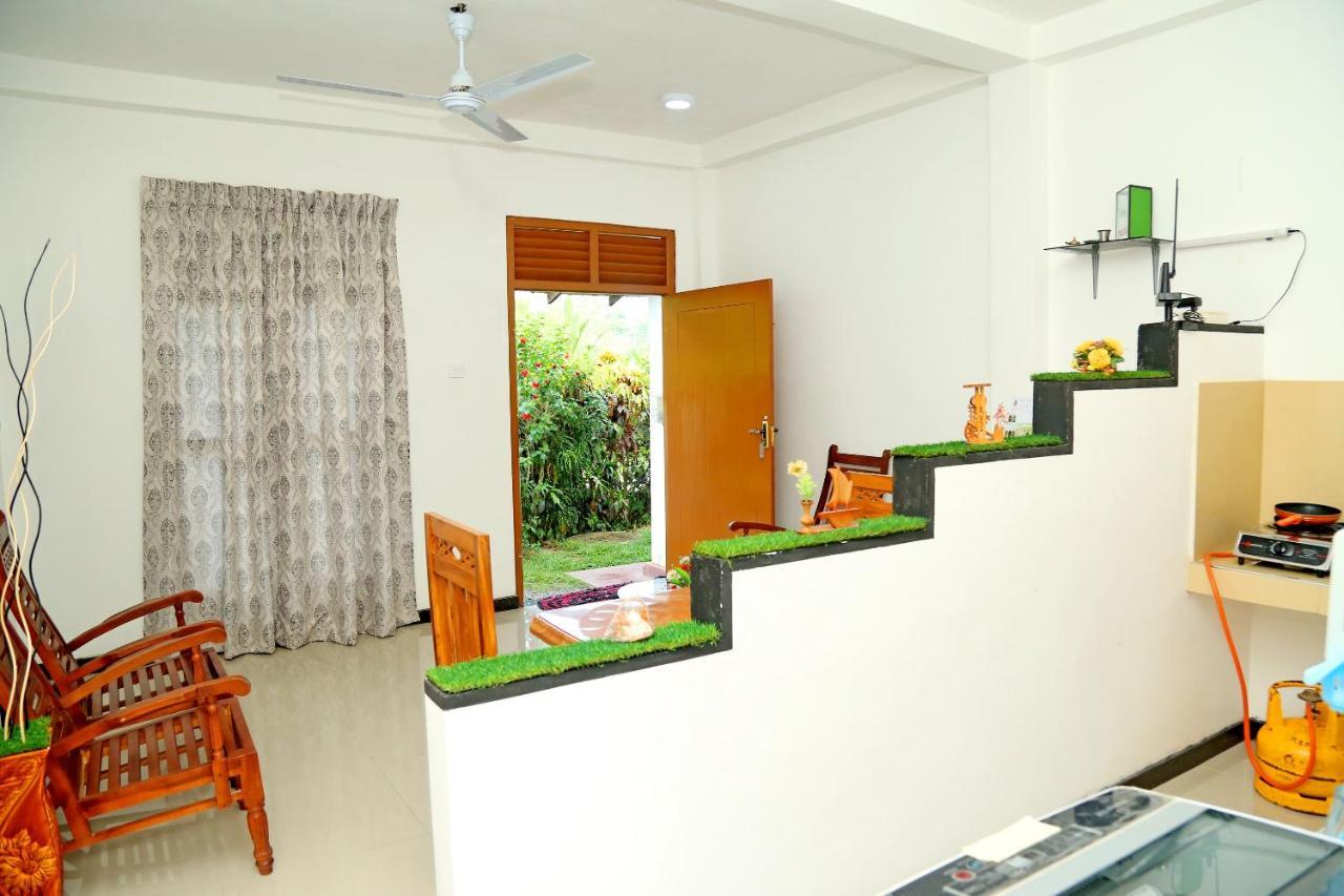 Global Lake Villa Hikkaduwa Bagian luar foto